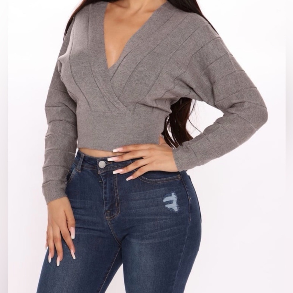 V-Neck Cropped Ribbed Sweater - Gray